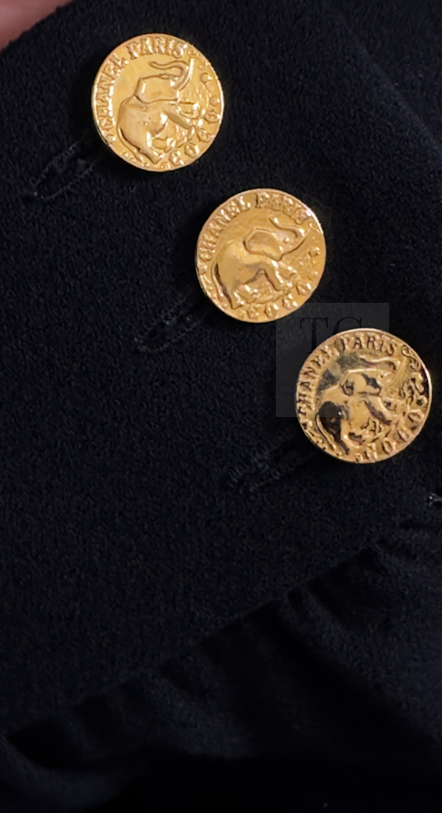 CHANEL 88A Vintage Black Wool Gold Buttons Jacket Skirt Suit 40 シャネル ヴィンテージ ブラック ウール ジャケット スカート スーツ 即発