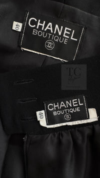 CHANEL 88A Vintage Black Wool Gold Buttons Jacket Skirt Suit 40 シャネル ヴィンテージ ブラック ウール ジャケット スカート スーツ 即発