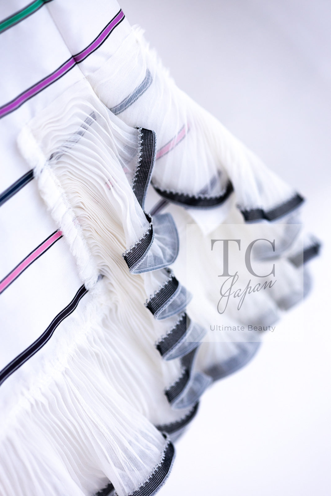CHANEL 17S White Multicolor Stripe Ruffle Silk Blouse Tops 36 38 シャネル ホワイト マルチカラー ストライプ フリル ブラウス トップス 即発