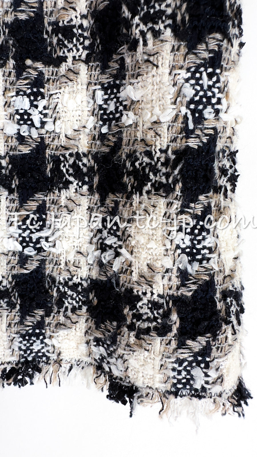 CHANEL 07S Ivory Black Jeweled COCO Emblem Fringed  Lesage Tweed Jacket Skirt 34 40 シャネル ホワイト ブラック CCエンブレム フリンジ ルサージュ ツイード ジャケット スカート 即発