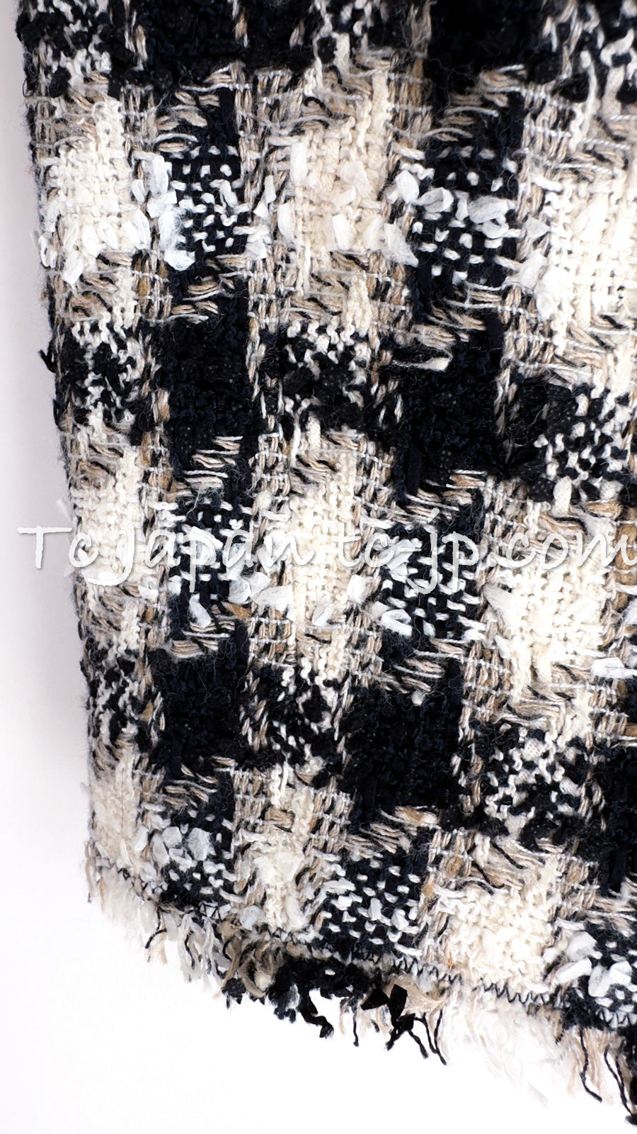 CHANEL 07S Ivory Black Jeweled COCO Emblem Fringed  Lesage Tweed Jacket Skirt 34 40 シャネル ホワイト ブラック CCエンブレム フリンジ ルサージュ ツイード ジャケット スカート 即発