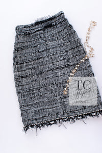 CHANEL 11S Black White Ostrich Feather Trimmed Limited Collectible Tweed Skirt 36 シャネル ブラック ホワイト 限定品 クレクティブル オーストリッチ 羽 ツイード スカート 即発