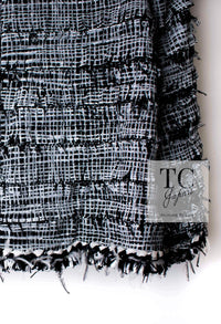 CHANEL 11S Black White Ostrich Feather Trimmed Limited Collectible Tweed Skirt 36 シャネル ブラック ホワイト 限定品 クレクティブル オーストリッチ 羽 ツイード スカート 即発