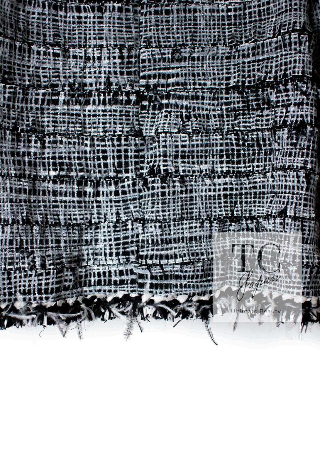 CHANEL 11S Black White Ostrich Feather Trimmed Limited Collectible Tweed Skirt 36 シャネル ブラック ホワイト 限定品 クレクティブル オーストリッチ 羽 ツイード スカート 即発