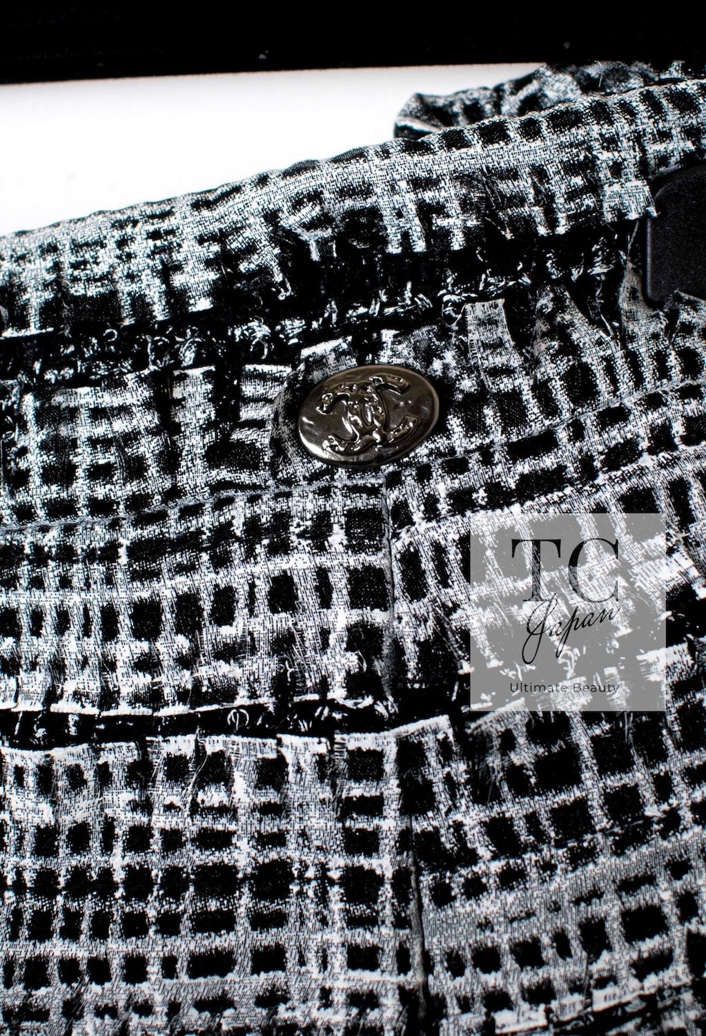 CHANEL 11S Black White Ostrich Feather Trimmed Limited Collectible Tweed Skirt 36 シャネル ブラック ホワイト 限定品 クレクティブル オーストリッチ 羽 ツイード スカート 即発