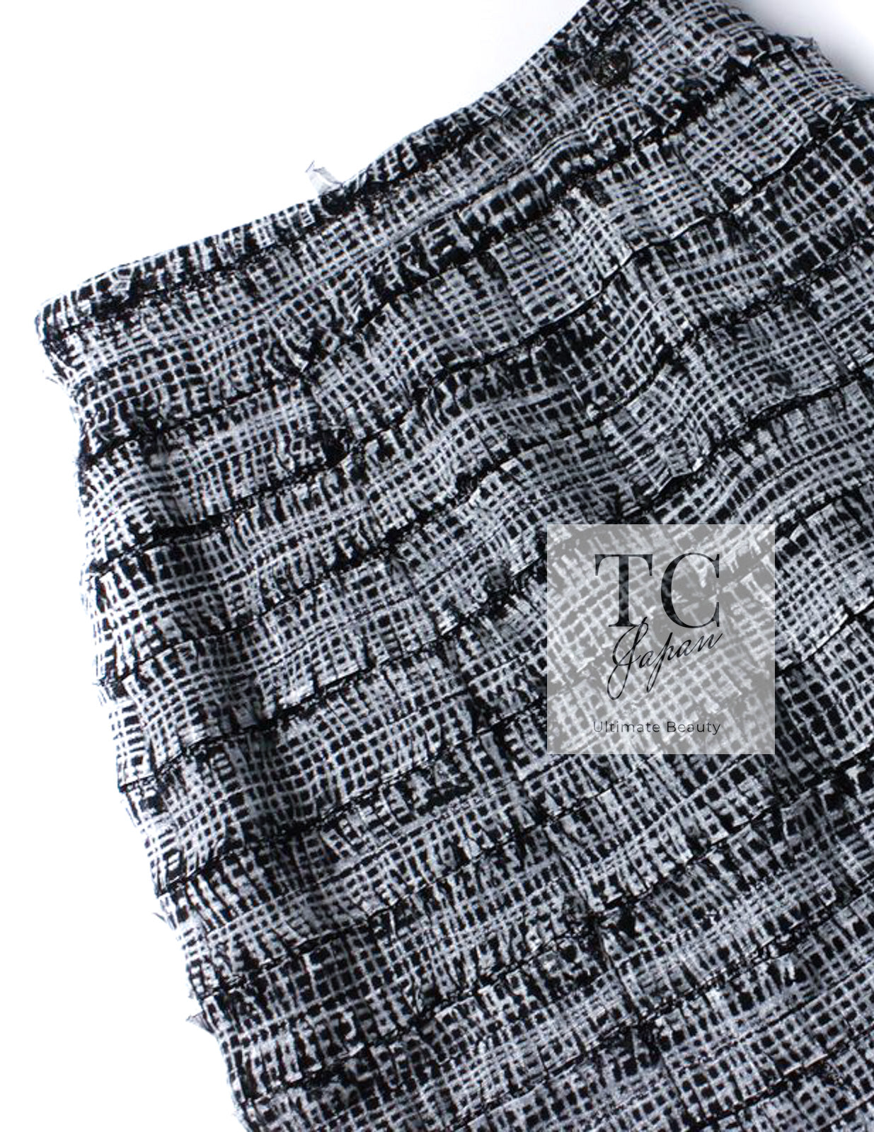 CHANEL 11S Black White Ostrich Feather Trimmed Limited Collectible Tweed Skirt 36 シャネル ブラック ホワイト 限定品 クレクティブル オーストリッチ 羽 ツイード スカート 即発