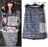 CHANEL 11S Black White Ostrich Feather Trimmed Limited Collectible Tweed Skirt 36 シャネル ブラック ホワイト 限定品 クレクティブル オーストリッチ 羽 ツイード スカート 即発