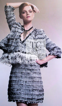 CHANEL 11S Black White Ostrich Feather Trimmed Limited Collectible Tweed Skirt 36 シャネル ブラック ホワイト 限定品 クレクティブル オーストリッチ 羽 ツイード スカート 即発