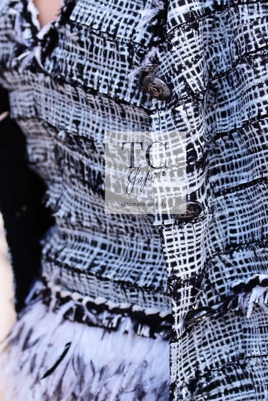 CHANEL 11S Black White Ostrich Feather Trimmed Limited Collectible Tweed Skirt 36 シャネル ブラック ホワイト 限定品 クレクティブル オーストリッチ 羽 ツイード スカート 即発