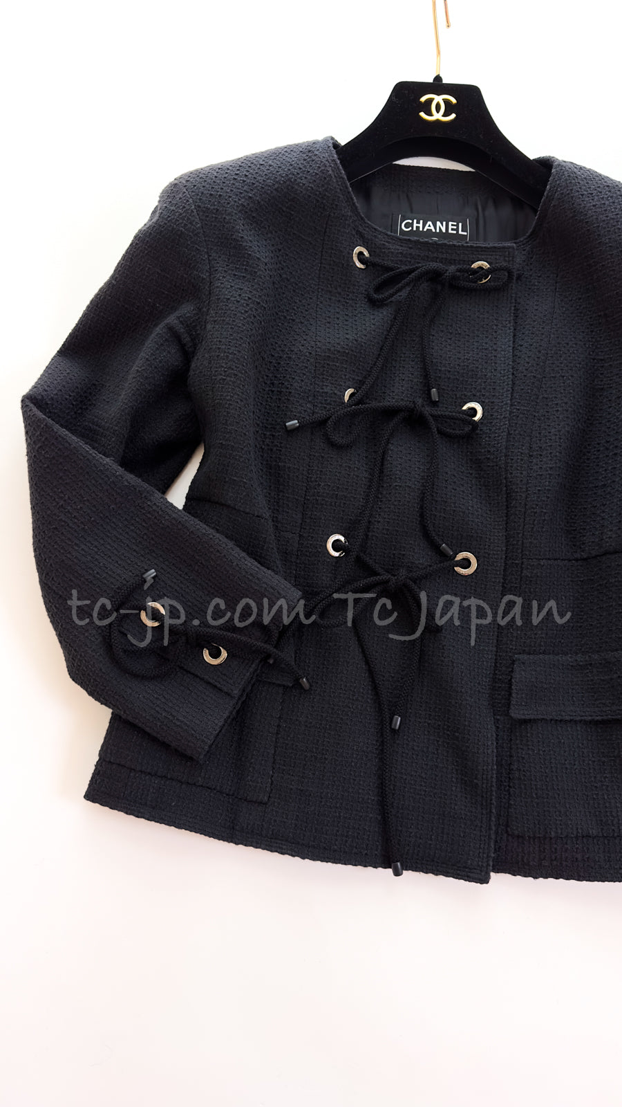 CHANEL 07C white or Black Dress jacket Coat with ribbon Suit  訳あり シャネル ブラック 胸紐・ジャケット・スカート・スーツ コート - TC JAPAN