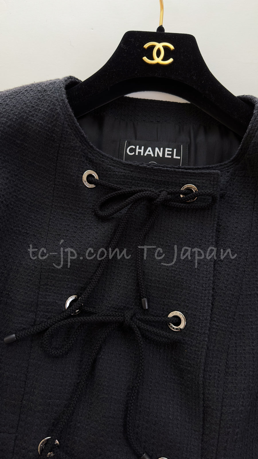 CHANEL 07C white or Black Dress jacket Coat with ribbon Suit  訳あり シャネル ブラック 胸紐・ジャケット・スカート・スーツ コート - TC JAPAN