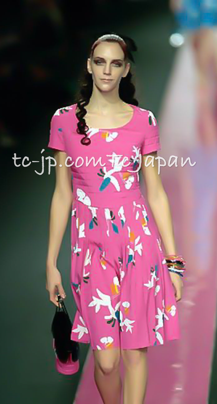 シャネル 花柄フローラル・シルク・プリーツ・ワンピース CHANEL 00T Black Pink Fuchsia Silk Floral  Pleated Dress – TC JAPAN