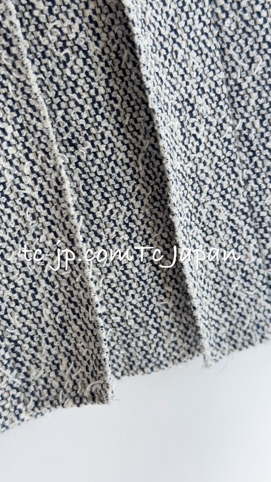 CHANEL 99C Gray Silver Light Weight Cotton Cardigan Jacket Skirt 38 シャネル グレー・シルバー・コットン・カーディガン・ジャケット・スカート 即発 - TC JAPAN