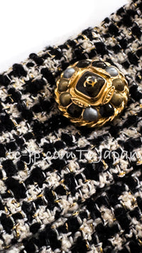 CHANEL 10C Black Ivory Gold Stand Collar Tweed Jacket Skirt Suit 34 40 シャネル ブラック アイボリー ゴールド スタンドカラー ツイード ジャケット スカート スーツ 即発