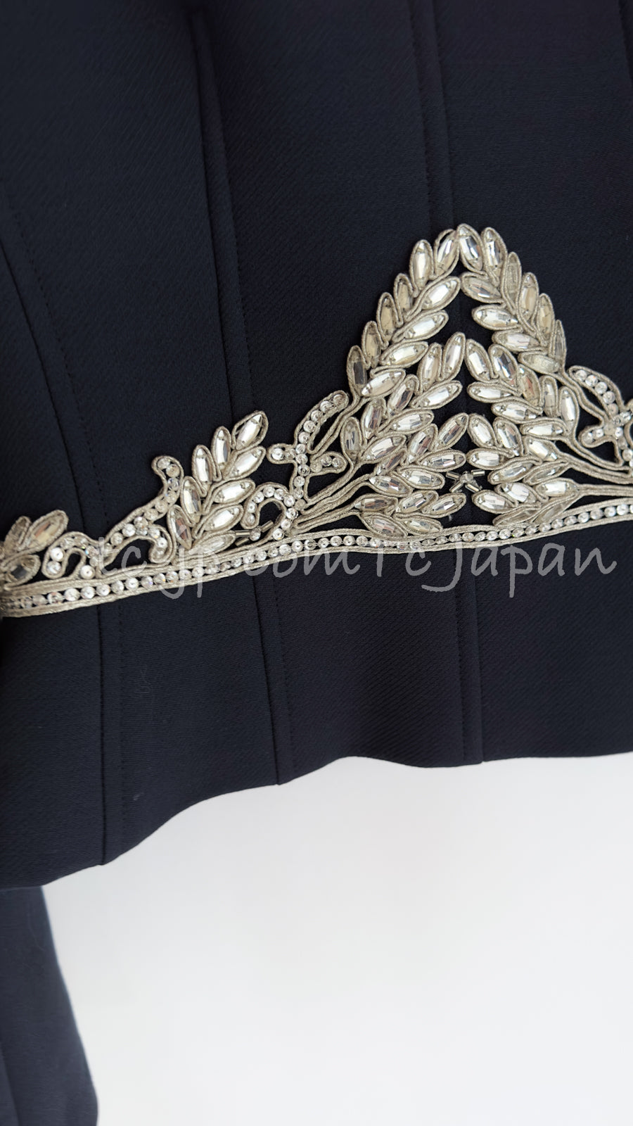CHANEL 02A Dark Navy Rhinestones Vintage Wool Jacket Skirt Suit 38 40 42 シャネル ダークネイビー・ウール・ヘップバーン風・ラインストーン・王冠ジャケット 即発