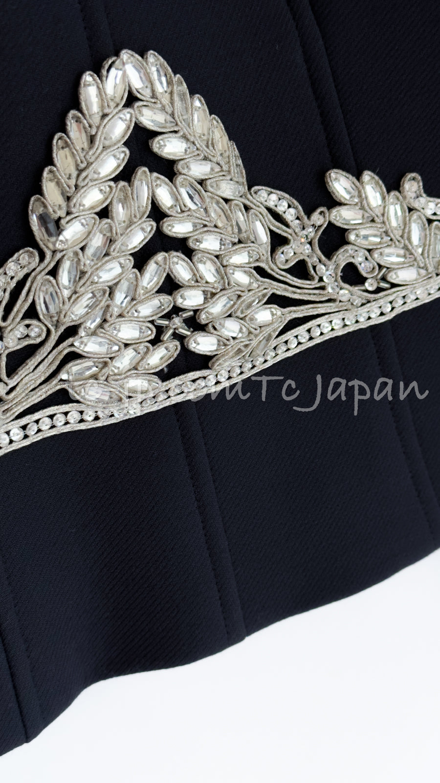 CHANEL 02A Dark Navy Rhinestones Vintage Wool Jacket Skirt Suit 38 40 42 シャネル ダークネイビー・ウール・ヘップバーン風・ラインストーン・王冠ジャケット 即発
