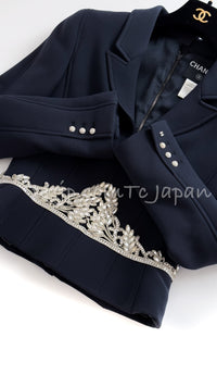 CHANEL 02A Dark Navy Rhinestones Vintage Wool Jacket Skirt Suit 38 40 42 シャネル ダークネイビー・ウール・ヘップバーン風・ラインストーン・王冠ジャケット 即発