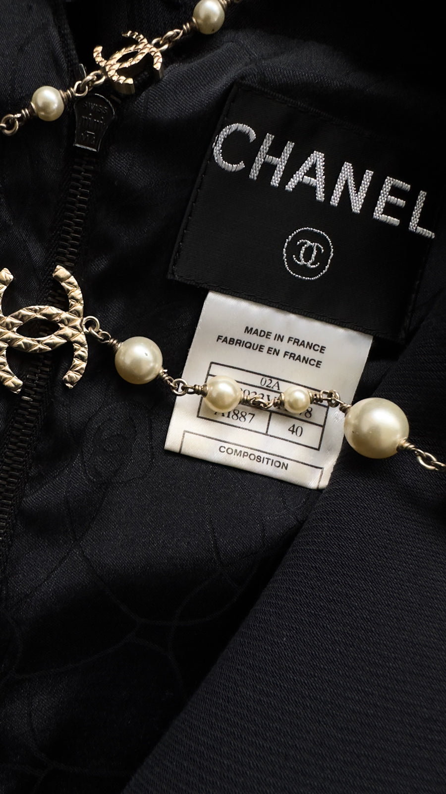 CHANEL 02A Dark Navy Rhinestones Vintage Wool Jacket Skirt Suit 38 40 42 シャネル ダークネイビー・ウール・ヘップバーン風・ラインストーン・王冠ジャケット 即発
