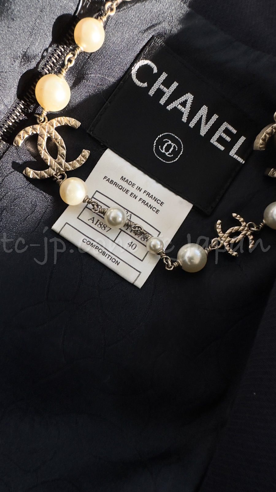 CHANEL 02A Dark Navy Rhinestones Vintage Wool Jacket Skirt Suit 38 40 42 シャネル ダークネイビー・ウール・ヘップバーン風・ラインストーン・王冠ジャケット 即発