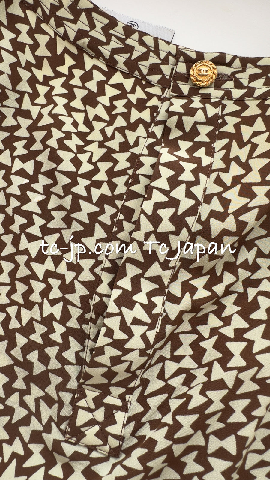 CHANEL 87S Brown Olive Silk Sleeveless Ribbon Tops 38 シャネル オリーブ・ブラウン・リボン柄・シルク・ノースリーブ・・トップス 即発