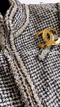 CHANEL 10C Black Ivory Gold Stand Collar Tweed Jacket Skirt Suit 34 40 シャネル ブラック アイボリー ゴールド スタンドカラー ツイード ジャケット スカート スーツ 即発