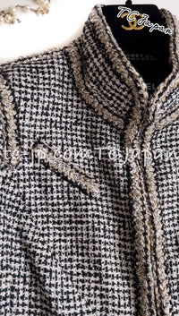 CHANEL 10C Black Ivory Gold Stand Collar Tweed Jacket Skirt Suit 34 40 シャネル ブラック アイボリー ゴールド スタンドカラー ツイード ジャケット スカート スーツ 即発