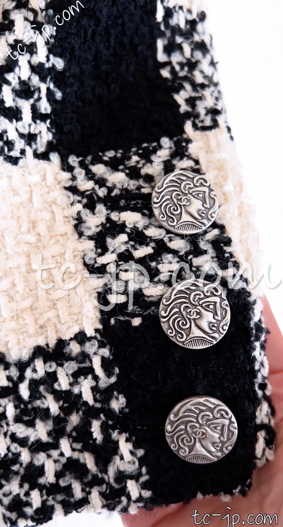 CHANEL 16PF Ivory Black Wool Silk Double Tweed Coat 34 36 38 40 シャネル アイボリー ブラック ウール シルク チェック ツイード コート メンズも!即発