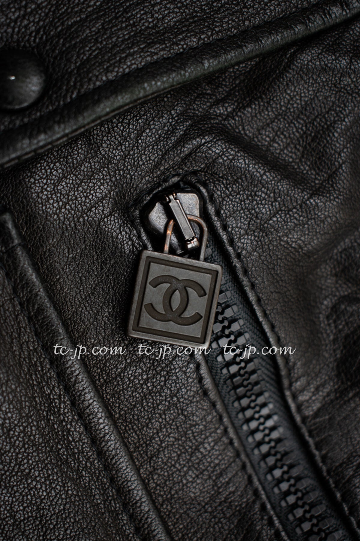 CHANEL 07A Black Lamb Skin Leather Blouson Half Coat Jacket 34 36 38 シャネル ブラック ラム スキン レザー ライダース ブルゾン ジャンバー ハーフ コート ジャケット 即発