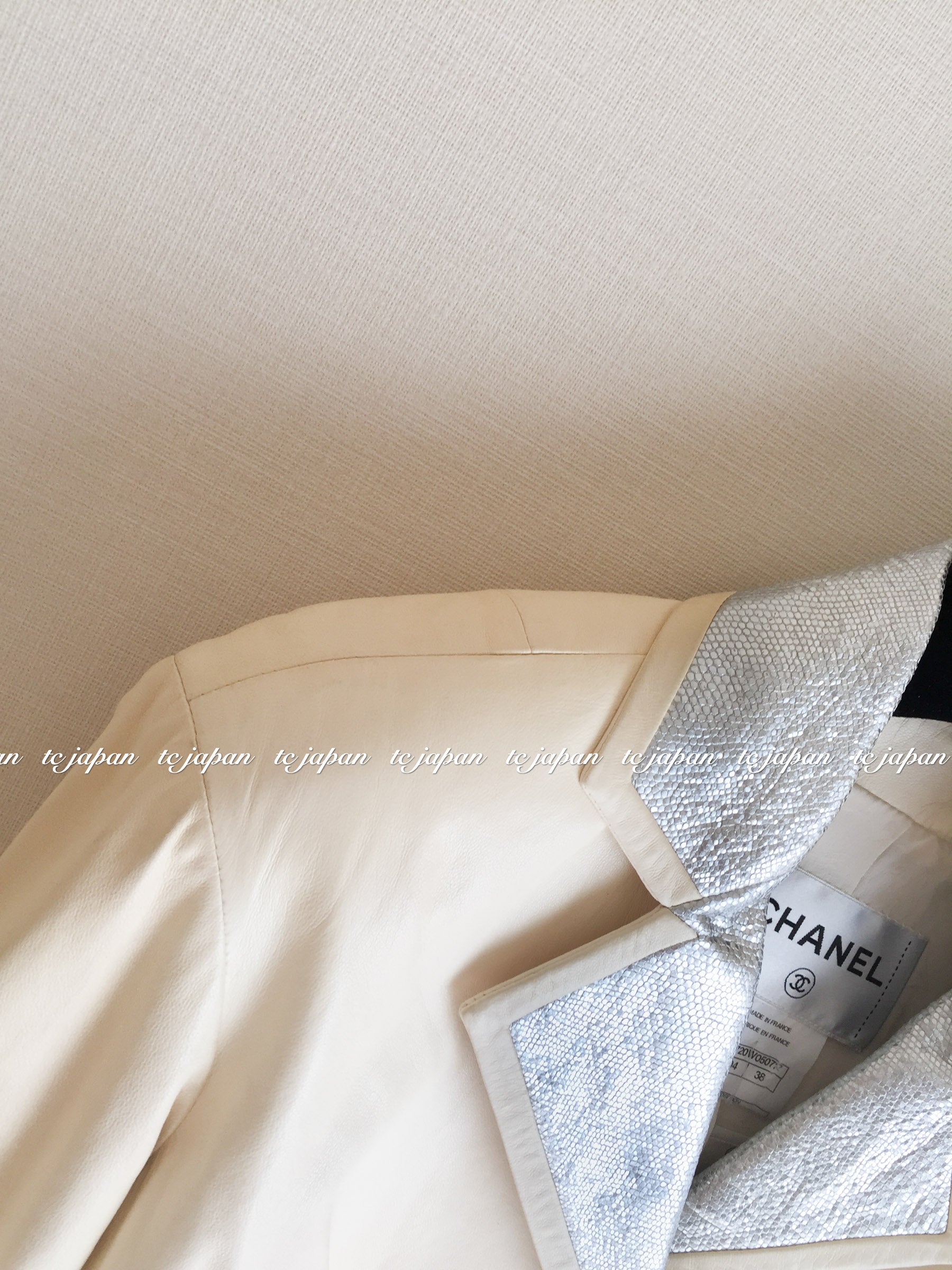 CHANEL 12C ivory Creme Lambskin Leather Jacket with Silver Collars 38 シャネル アイボリー・レザー・ジャケット即発