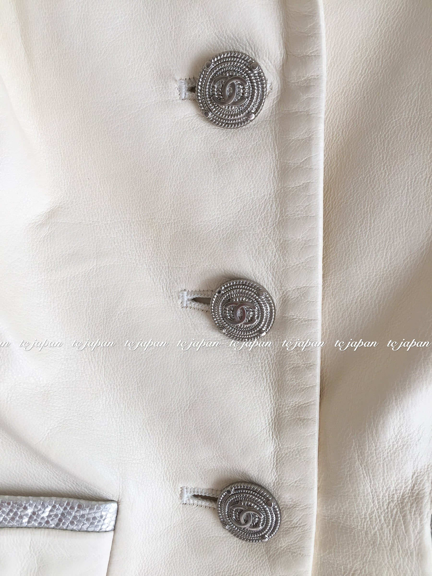 CHANEL 12C ivory Creme Lambskin Leather Jacket with Silver Collars 38 シャネル アイボリー・レザー・ジャケット即発