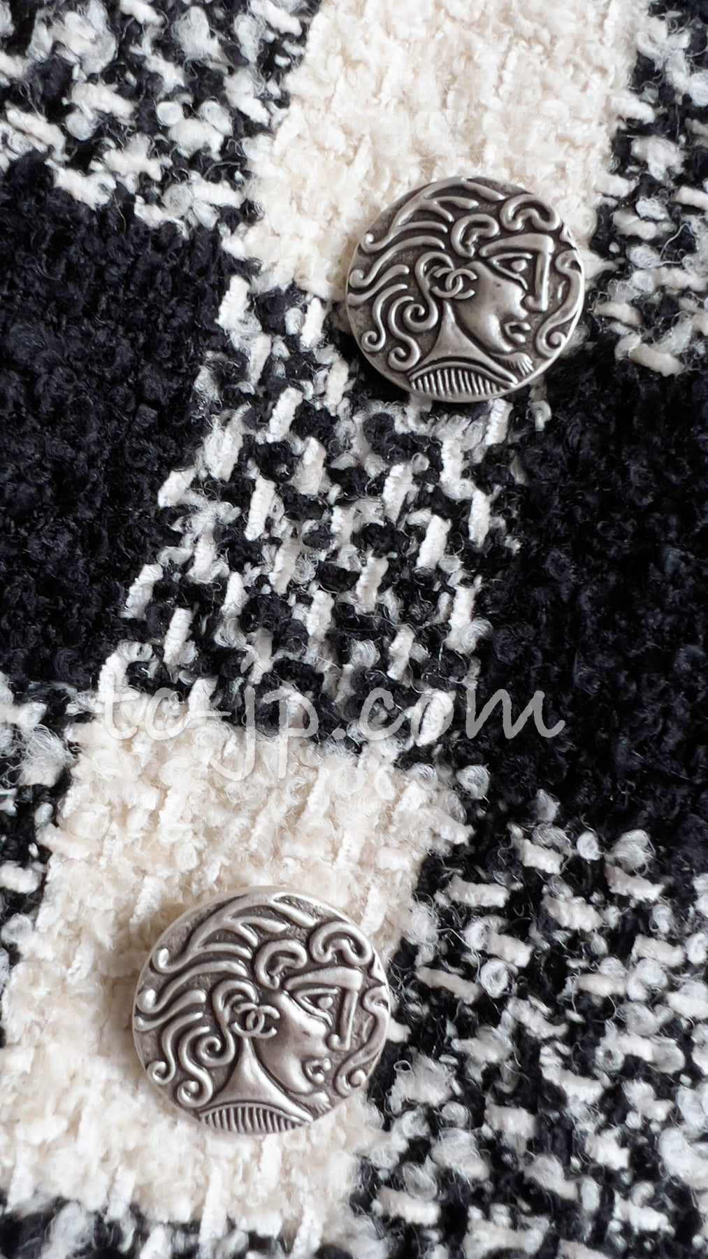 CHANEL 16PF Ivory Black Wool Silk Double Tweed Coat 34 36 38 40 シャネル アイボリー ブラック ウール シルク チェック ツイード コート メンズも!即発