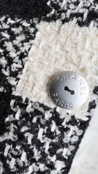 CHANEL 16PF Ivory Black Wool Silk Double Tweed Coat 34 36 38 40 シャネル アイボリー ブラック ウール シルク チェック ツイード コート メンズも!即発
