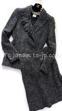 CHANEL 03C Black White Tweed Double Jacket Skirt Suit W/ 3 Camellia Brooches 36 38 シャネル ブラック ホワイト カメリア ブローチ3つ付 ツイード ダブル ジャケット 水滴 CCボタン スカート スーツ 即発
