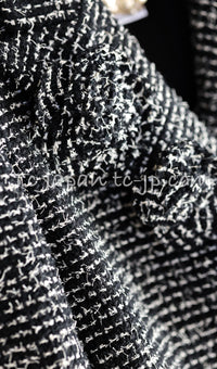 CHANEL 03C Black White Tweed Double Jacket Skirt Suit W/ 3 Camellia Brooches 36 38 シャネル ブラック ホワイト カメリア ブローチ3つ付 ツイード ダブル ジャケット 水滴 CCボタン スカート スーツ 即発