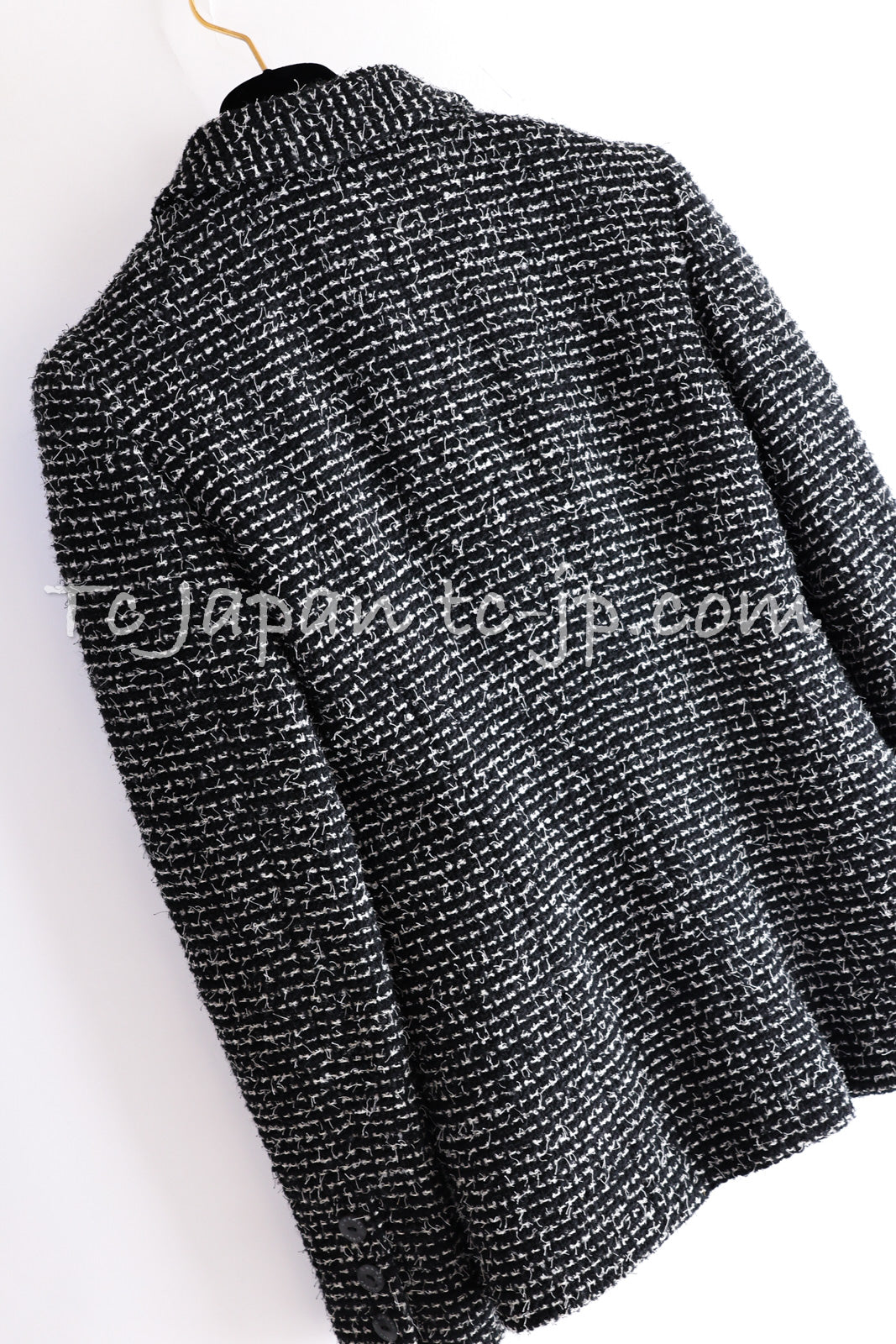 CHANEL 03C Black White Tweed Double Jacket Skirt Suit W/ 3 Camellia Brooches 36 38 シャネル ブラック ホワイト カメリア ブローチ3つ付 ツイード ダブル ジャケット 水滴 CCボタン スカート スーツ 即発