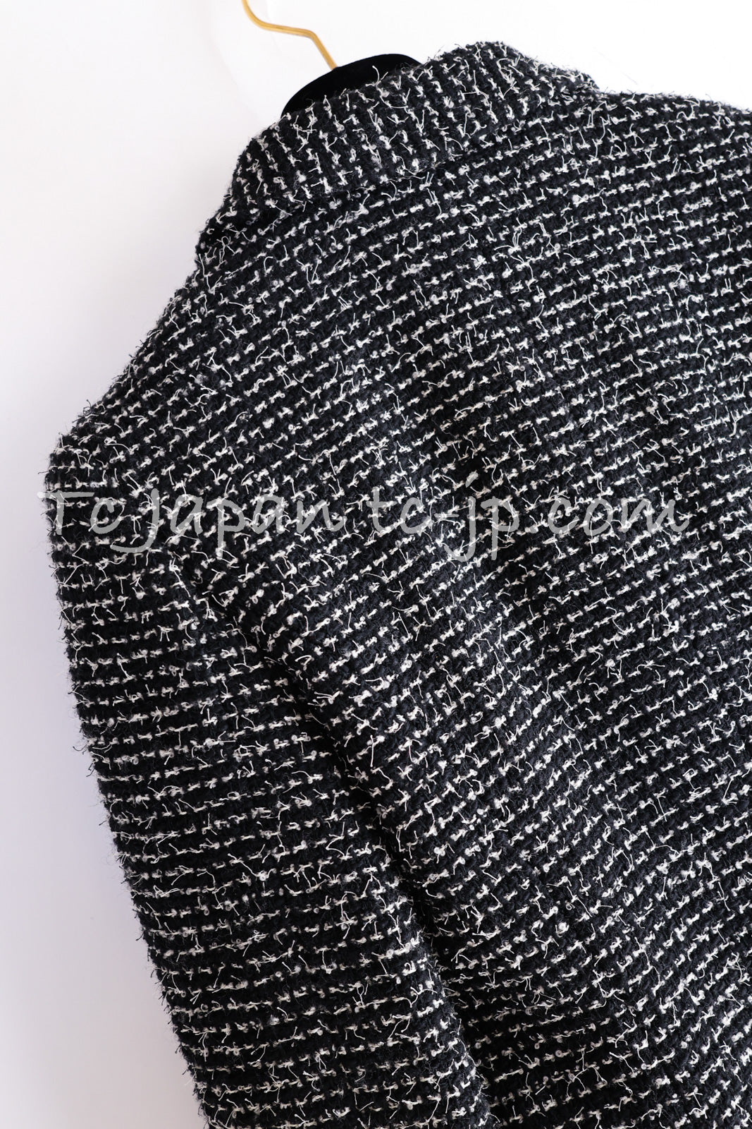 CHANEL 03C Black White Tweed Double Jacket Skirt Suit W/ 3 Camellia Brooches 36 38 シャネル ブラック ホワイト カメリア ブローチ3つ付 ツイード ダブル ジャケット 水滴 CCボタン スカート スーツ 即発
