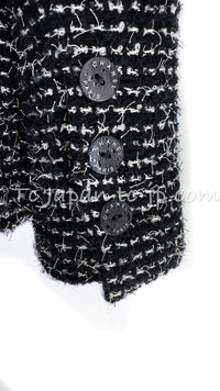 CHANEL 03C Black White Tweed Double Jacket Skirt Suit W/ 3 Camellia Brooches 36 38 シャネル ブラック ホワイト カメリア ブローチ3つ付 ツイード ダブル ジャケット 水滴 CCボタン スカート スーツ 即発