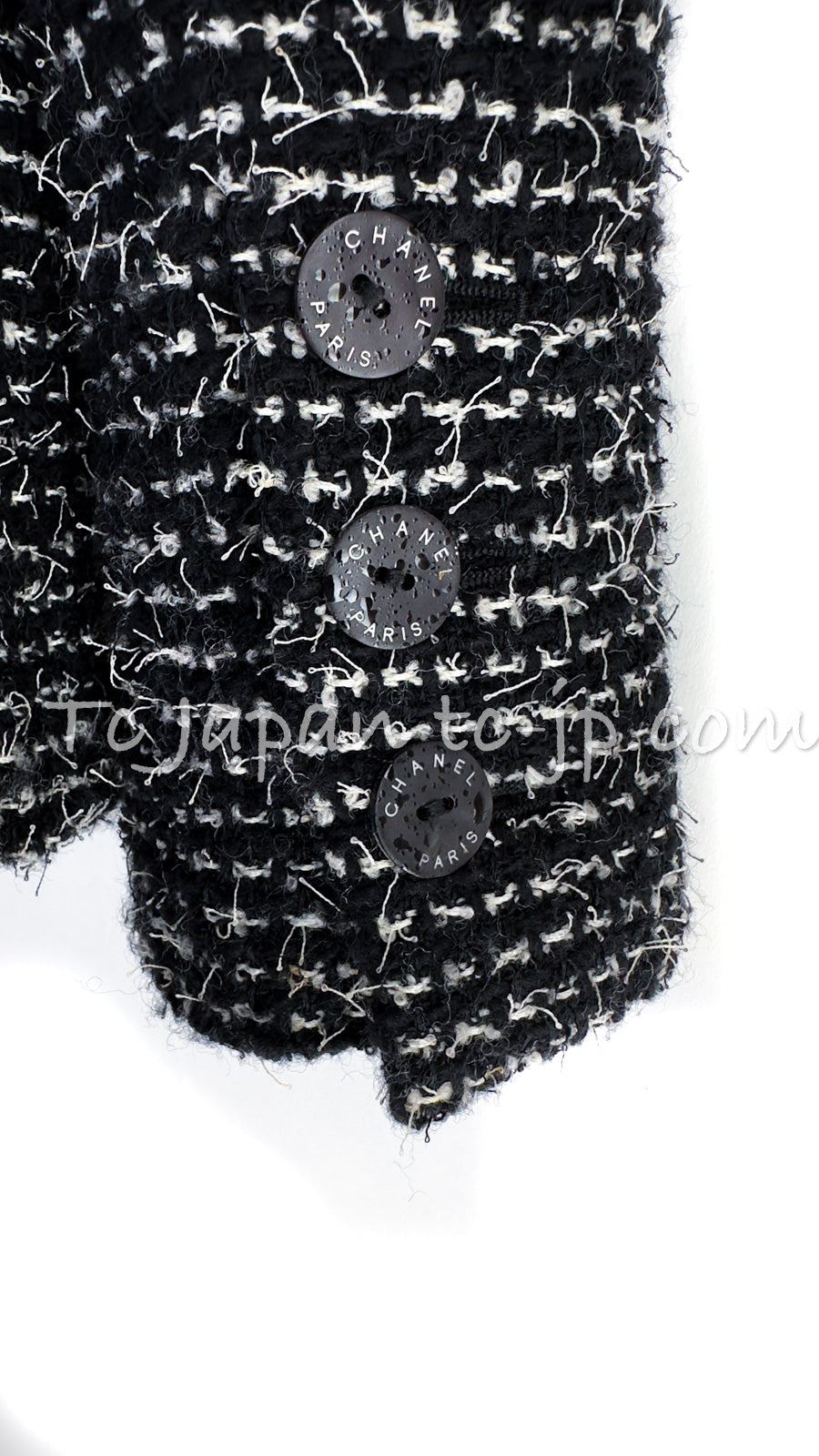 CHANEL 03C Black White Tweed Double Jacket Skirt Suit W/ 3 Camellia Brooches 36 38 シャネル ブラック ホワイト カメリア ブローチ3つ付 ツイード ダブル ジャケット 水滴 CCボタン スカート スーツ 即発