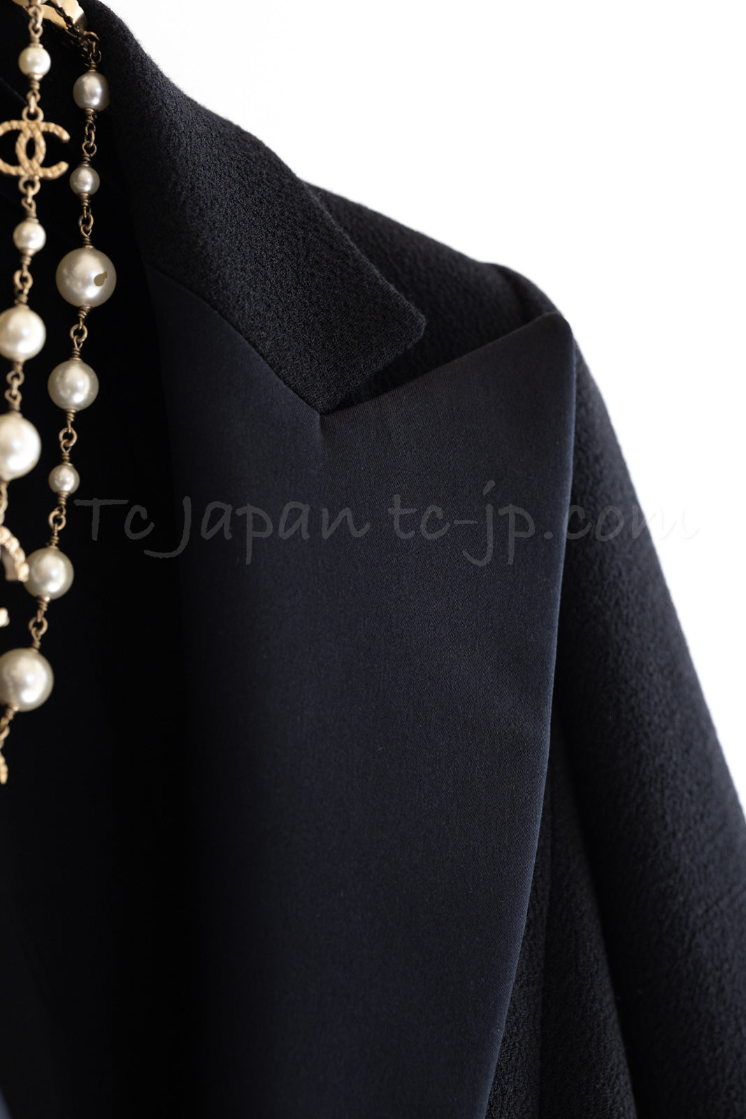 CHANEL 09C Black Wool Silk Collar Jacket Heart CC Button 34 シャネル ブラック CC ハート ボタン ウール シルク襟 ジャケット 即発