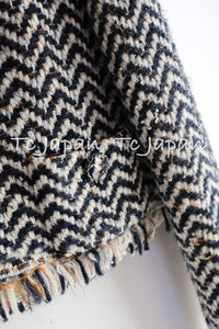CHANEL 19A Navy Ivory Mix Tweed Cropped Fringe Jacket 38 シャネル アイボリー ネイビー シェベロン クロップド フリンジ ミックス ツイード ジャケット 即発