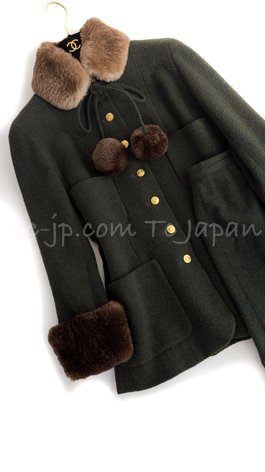 CHANEL 89A Vintage Olive CC Logo Button Tweed Jacket Skirt Suit w/Fur 36 38  シャネル ヴィンテージ・オリーブ・CCロゴボタン・ファー付 ツイード・ジャケット・スカート・スーツ 即発