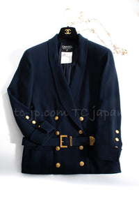 CHANEL 89S Collectible Vintage Navy Wool Belted Tweed Jacket Skirt Suit Gigi 36 38 シャネル 限定版 Gigi ヴィンテージ ネイビー ウール ベルト付 ツイード ジャケット スカート スーツ 即発