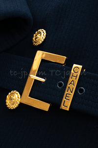 CHANEL 89S Collectible Vintage Navy Wool Belted Tweed Jacket Skirt Suit Gigi 36 38 シャネル 限定版 Gigi ヴィンテージ ネイビー ウール ベルト付 ツイード ジャケット スカート スーツ 即発