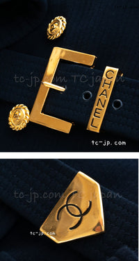 CHANEL 89S Collectible Vintage Navy Wool Belted Tweed Jacket Skirt Suit Gigi 36 38 シャネル 限定版 Gigi ヴィンテージ ネイビー ウール ベルト付 ツイード ジャケット スカート スーツ 即発
