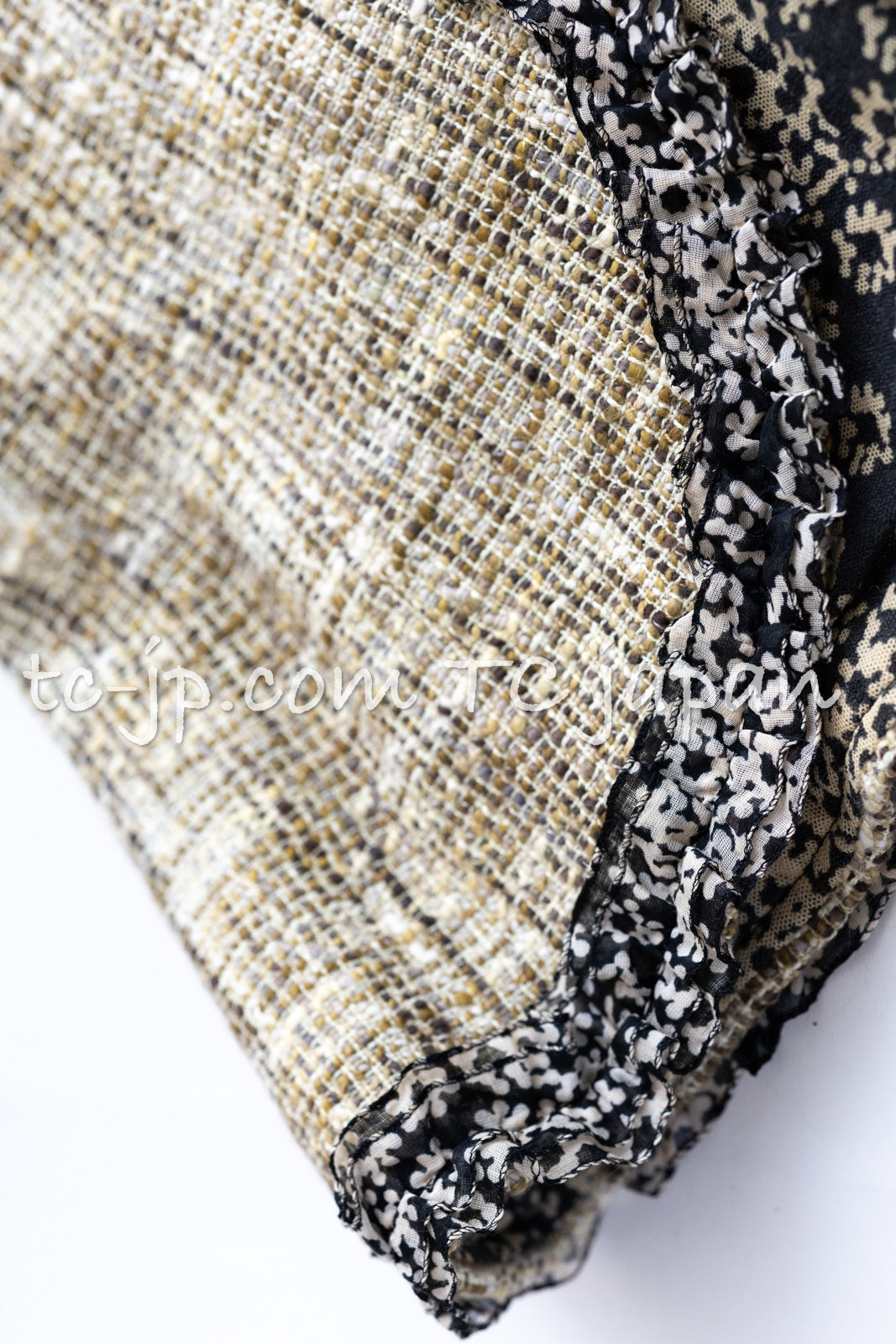 CHANEL 03S Beige Cotton Ruffled Floral Trim Tweed Jacket 36 38 シャネル ベージュ コットン ラッフル フローラルトリム ツイード ジャケット 即発