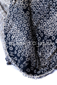 CHANEL 03S Beige Cotton Ruffled Floral Trim Tweed Jacket 36 38 シャネル ベージュ コットン ラッフル フローラルトリム ツイード ジャケット 即発