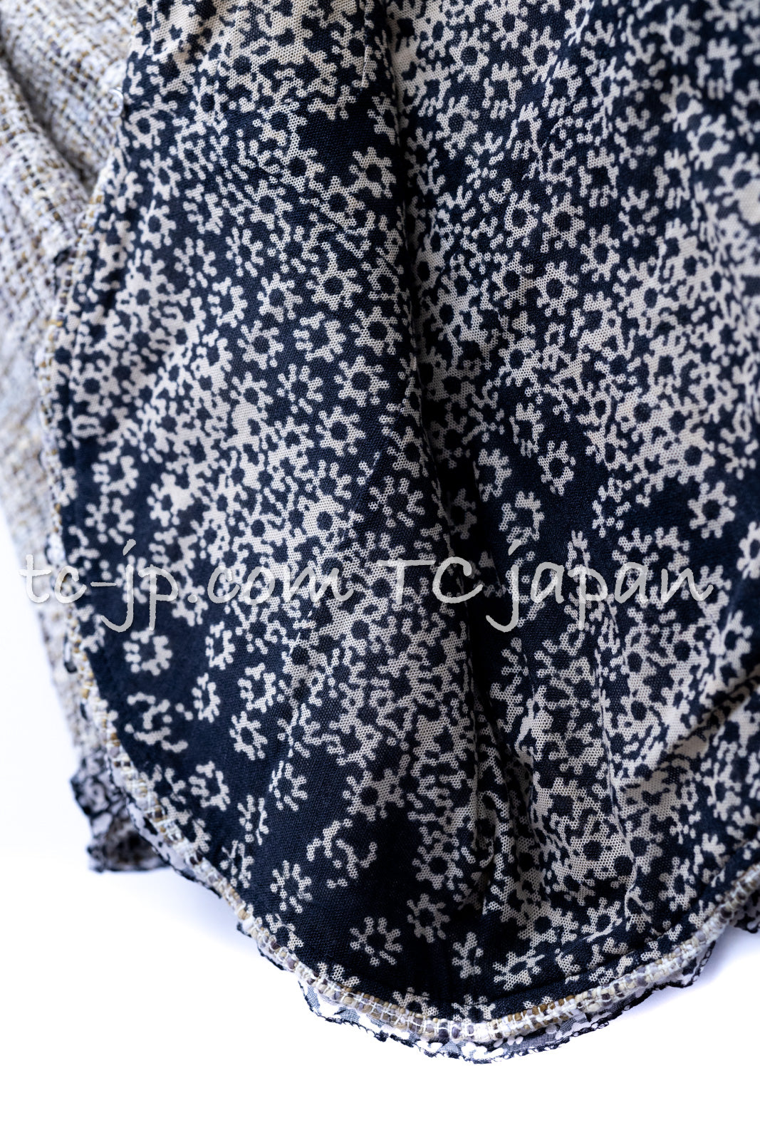 CHANEL 03S Beige Cotton Ruffled Floral Trim Tweed Jacket 36 38 シャネル ベージュ コットン ラッフル フローラルトリム ツイード ジャケット 即発
