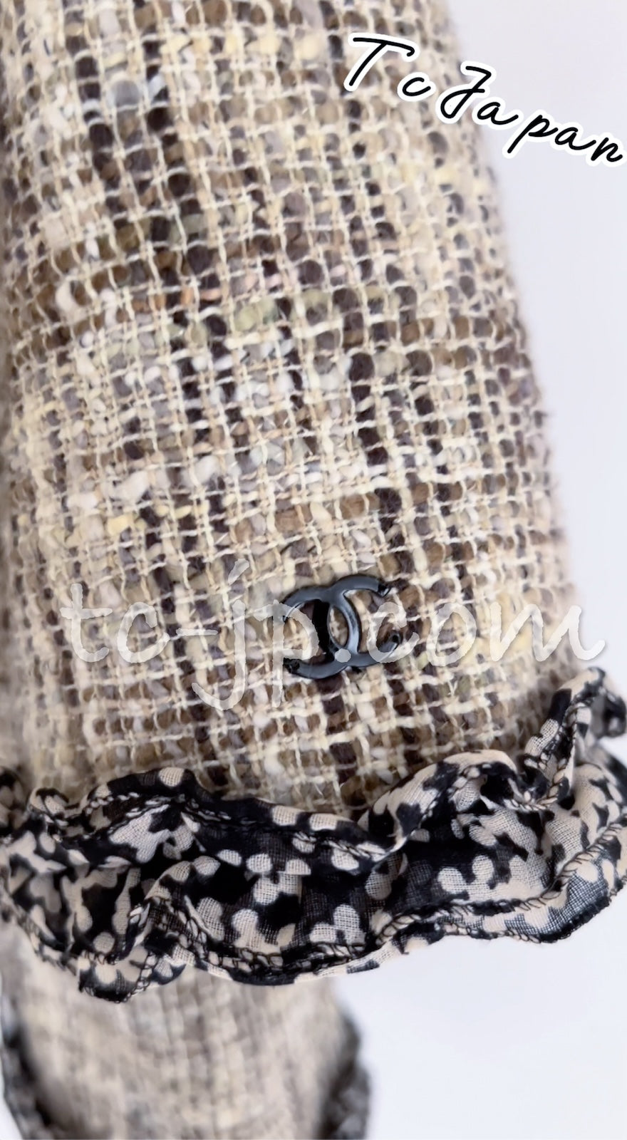 CHANEL 03S Beige Cotton Ruffled Floral Trim Tweed Jacket 36 38 シャネル ベージュ コットン ラッフル フローラルトリム ツイード ジャケット 即発