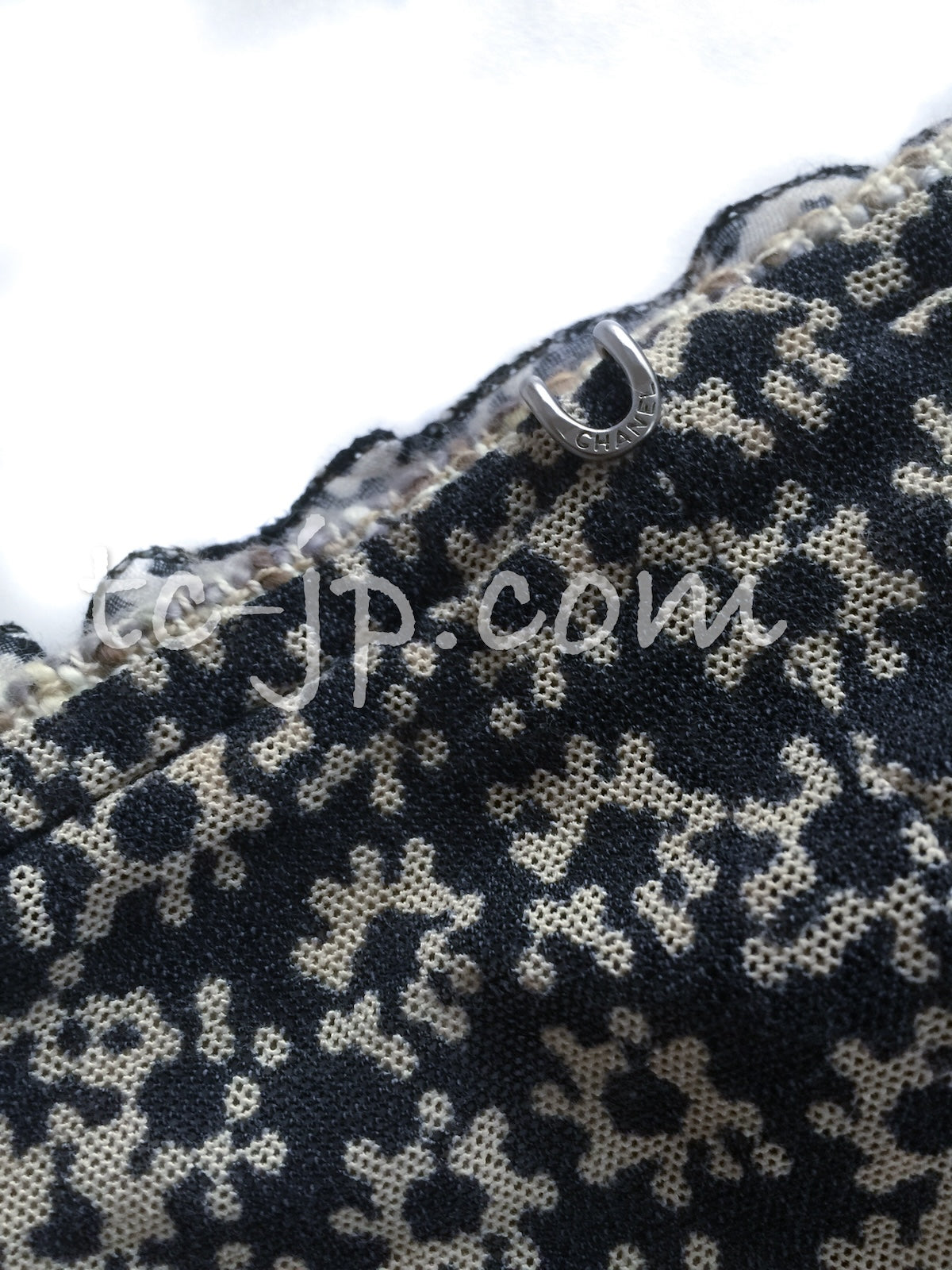 CHANEL 03S Beige Cotton Ruffled Floral Trim Tweed Jacket 36 38 シャネル ベージュ コットン ラッフル フローラルトリム ツイード ジャケット 即発