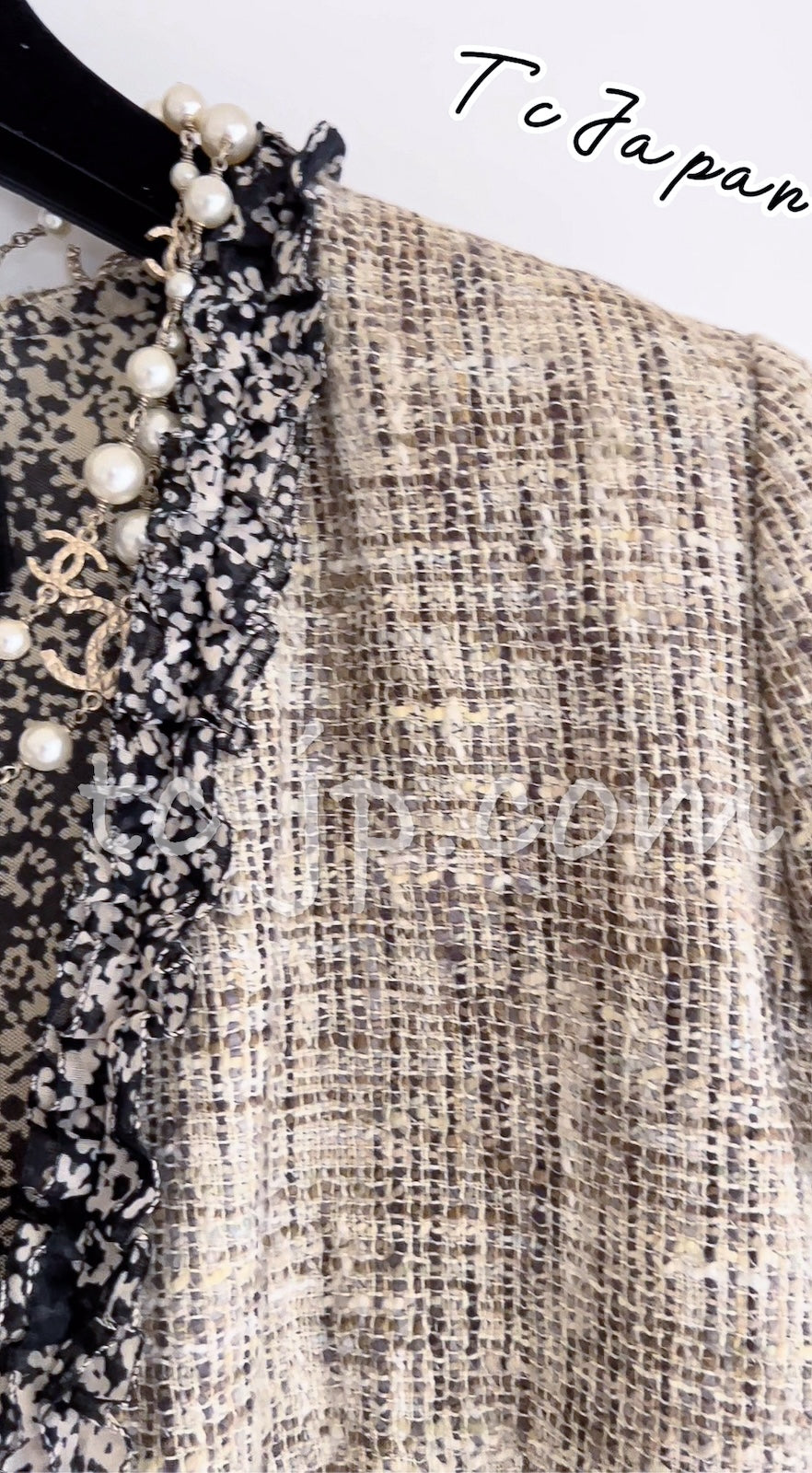 CHANEL 03S Beige Cotton Ruffled Floral Trim Tweed Jacket 36 38 シャネル ベージュ コットン ラッフル フローラルトリム ツイード ジャケット 即発